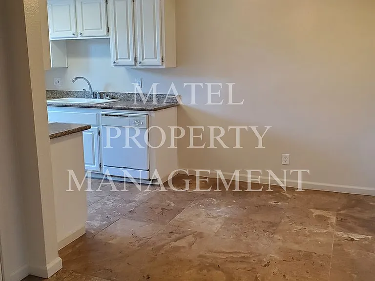 1313 Floyd Ave — Photo 5