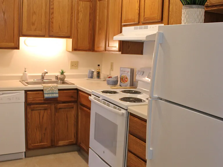 5568 Guilford Rd — Photo 12