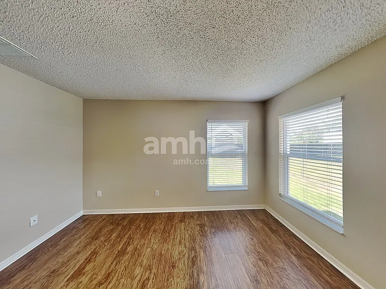 315 Colony Ct — Photo 12