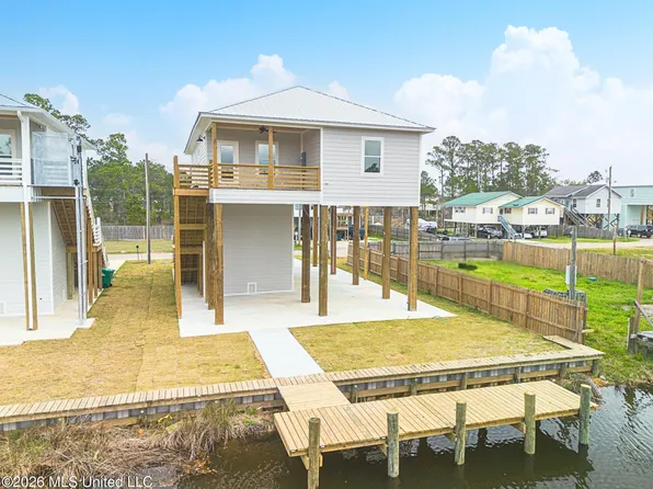 5049 Georgia St, Bay Saint Louis, MS 39520
