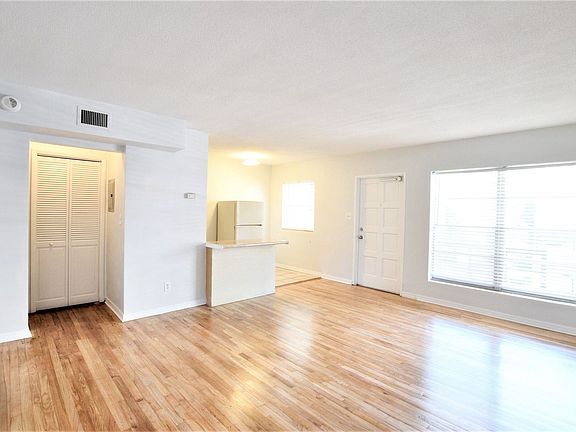 2nd image of 200 Agnes Ct APT 26