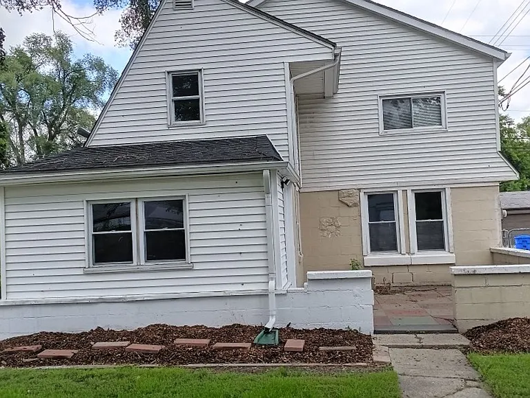 2044 Garrick Ave — Photo 3