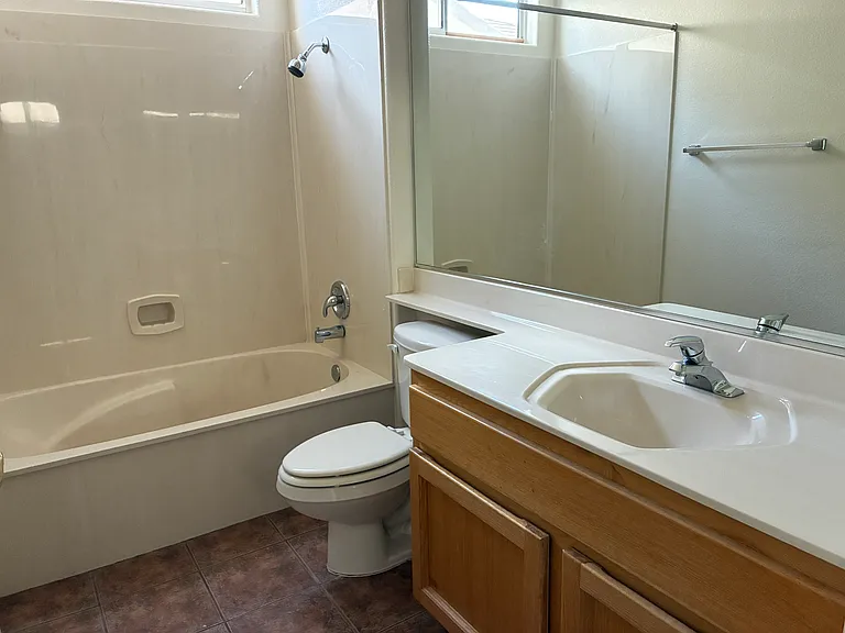 2578 Woodson Ave — Photo 4
