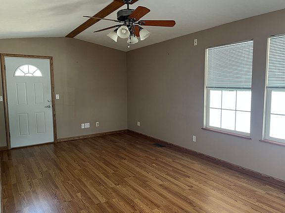 3rd image of 467 Royalty Lane