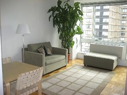 Rented by Corcoran | media 14