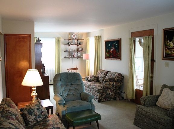 2nd image of 1025 Grasser St