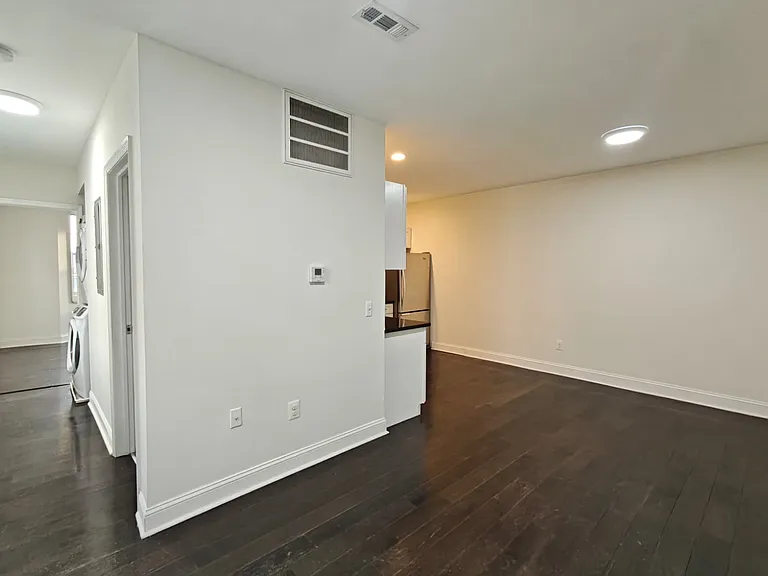 1422 W Girard Ave #33 — Photo 3