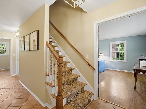 5th image of 228 Stratford Ln