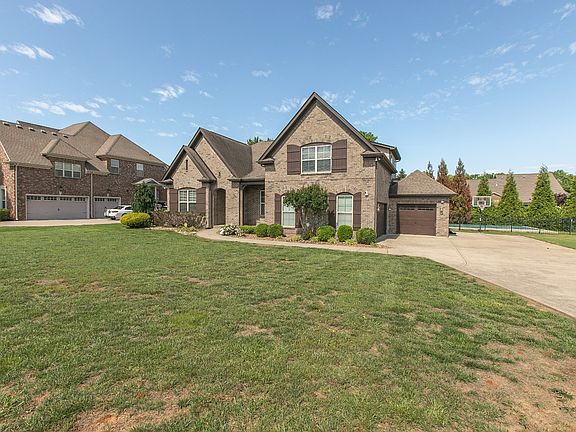 2nd image of 2827 Craythorne Dr