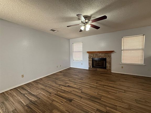 3rd image of 1914 Hollow Ridge Dr