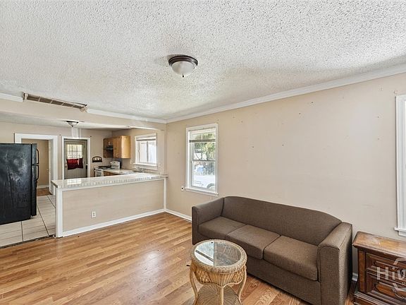 3rd image of 3808 Elmdale Avenue