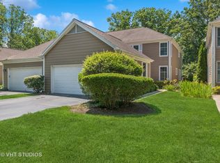 4 Sommerset Ln, Lincolnshire, IL
