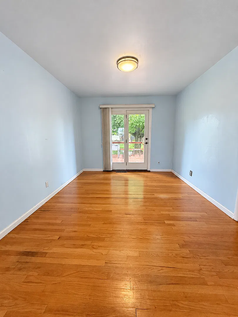 3 bedrooms- 1.5 bath home — Photo 4
