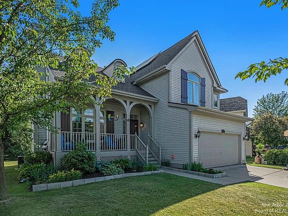 2nd image of 5629 Versailles Ave