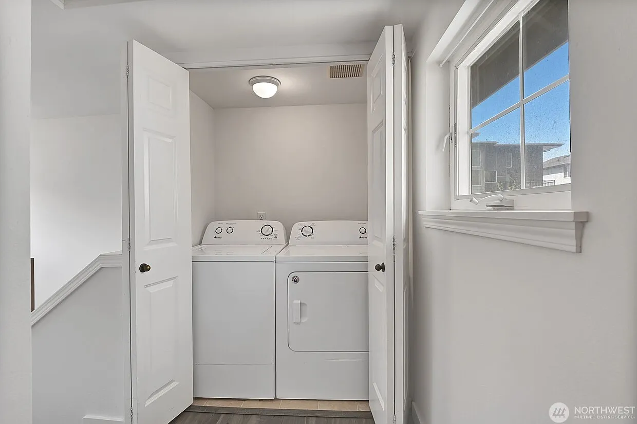 8 bed, 2750 sqft, $1,000 — Photo 4