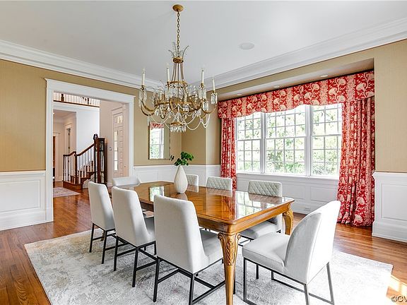 4th image of 405 Old Locke Ln
