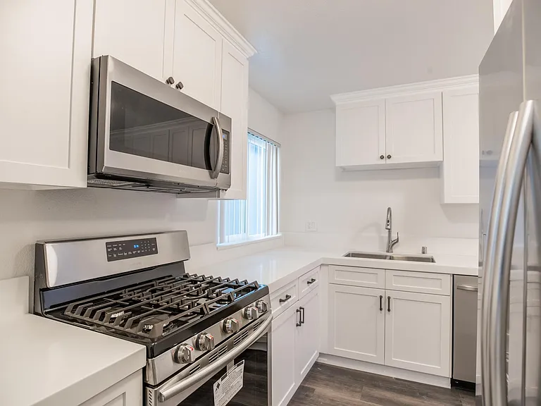 12659 Moorpark St #12 — Photo 5
