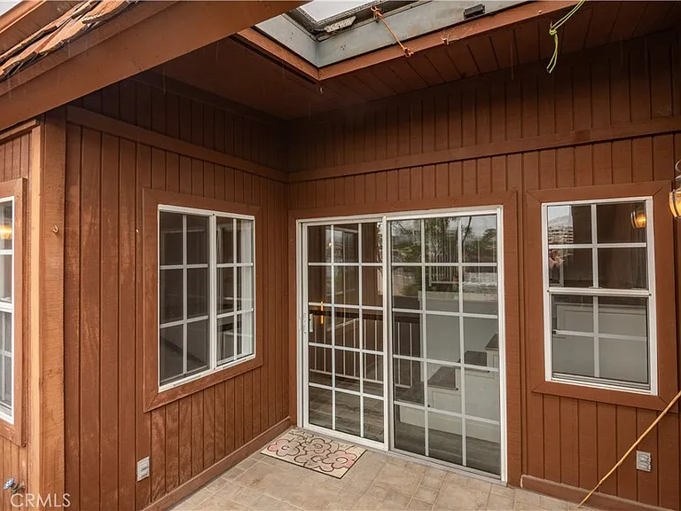 984 Granville Ave — Photo 39