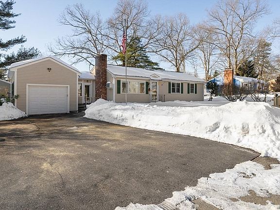 3rd image of 25 Pine Ridge Dr