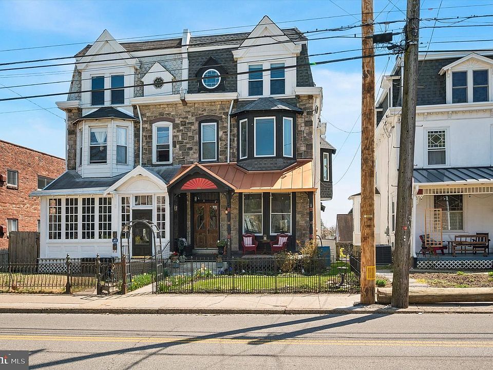 1st image of 561 Leverington Ave