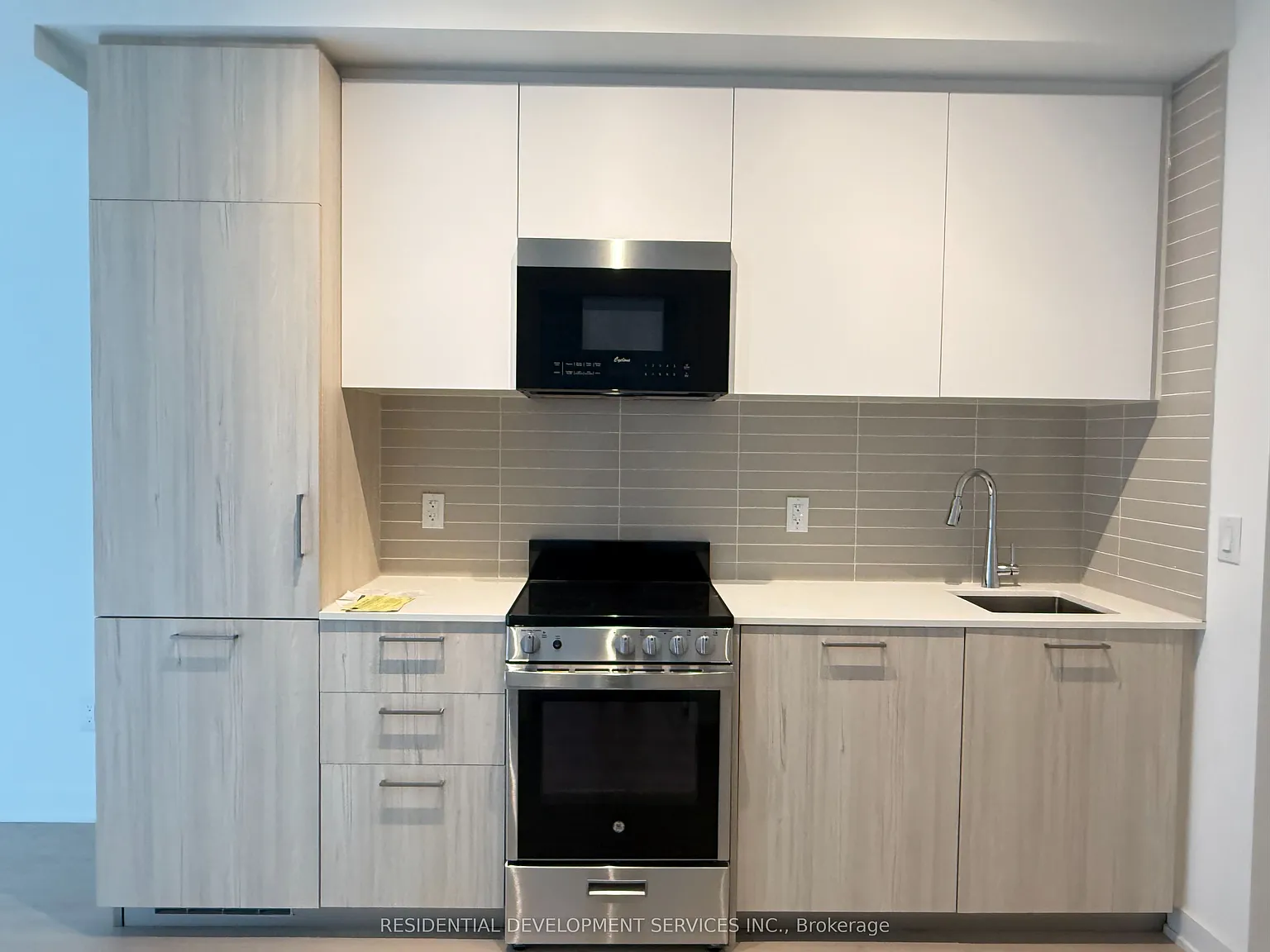 Ivy Condos — Photo 2