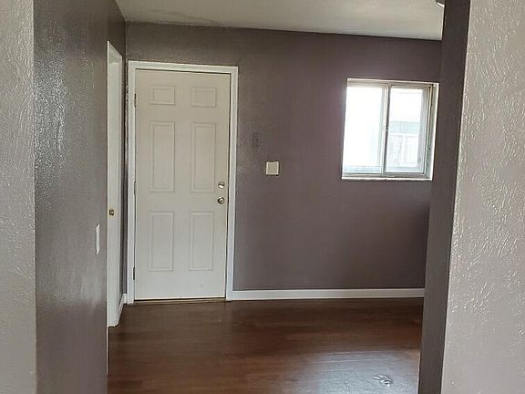 4th image of 5 Eastgate Dr #A