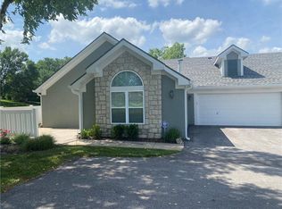 7213 Meadow View St, Shawnee, KS 66227