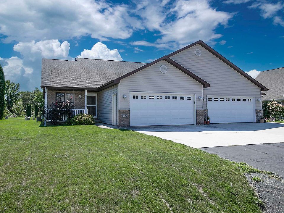1st image of W5109 Blue Heron Ct