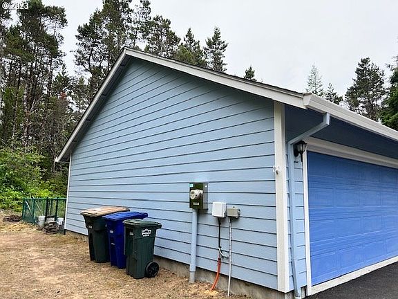 3rd image of 412 SE 130th Dr