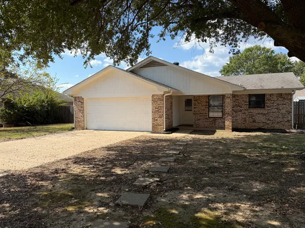 107 Lampasas Way, Wake Village, TX 75501