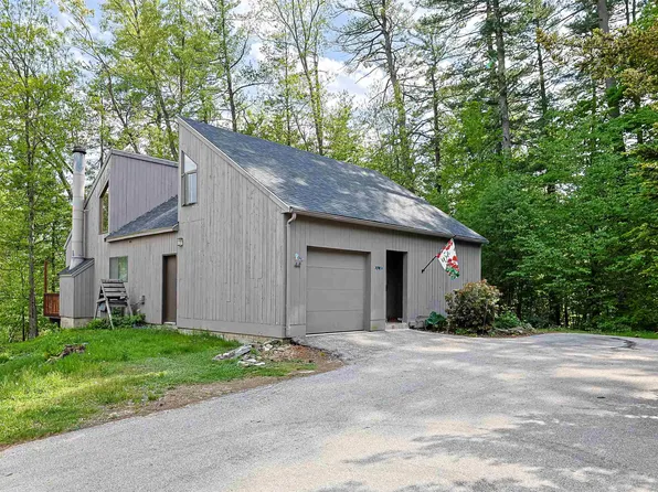 44 Coburn Woods Drive, Nashua, NH 03063