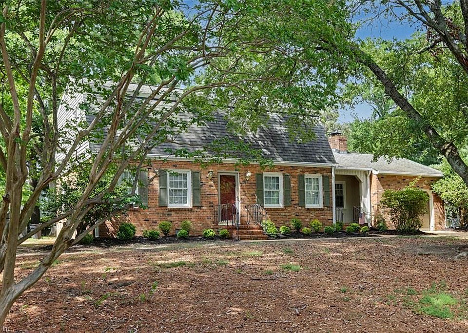 1st image of 323 Williamsburg Ct