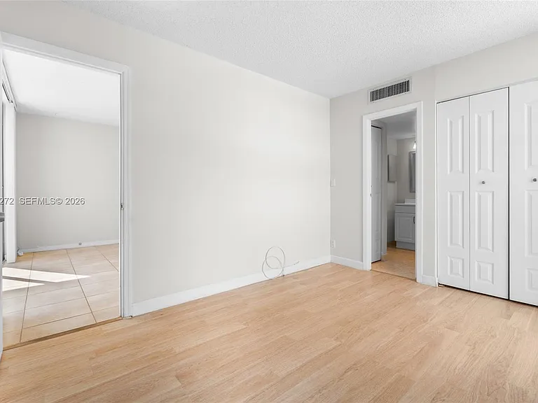 3401 N Country Club Dr #519 — Photo 4