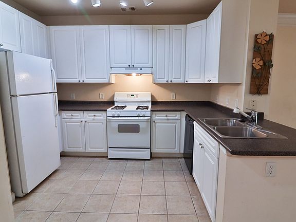 3rd image of 501 Hungerford Dr APT 166
