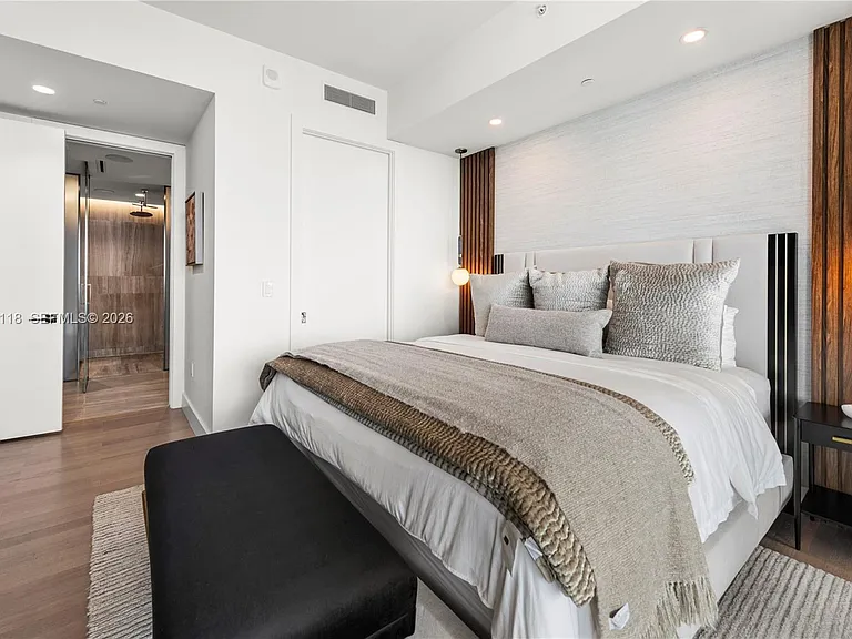 5775 Collins Ave #1405 — Photo 25