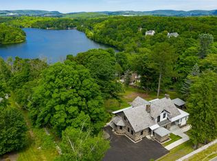 10 Twin Lakes Rd, Monroe, NY 10950
