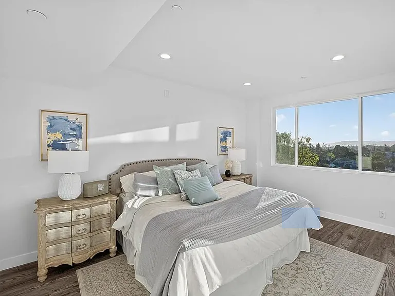 1551 N Lucretia Ave — Photo 3