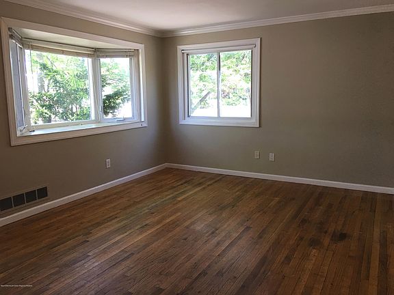 5th image of 554 Palmer Ave
