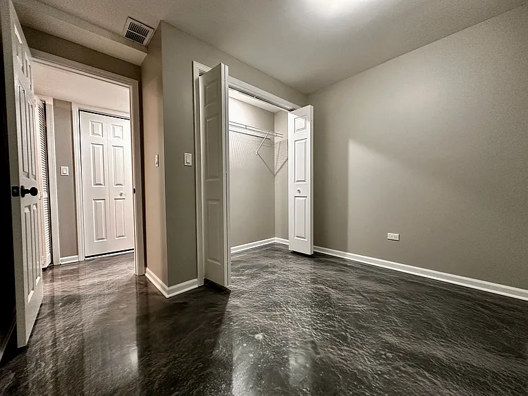 Amazing 4-bed Duplex by UIC — Photo 33