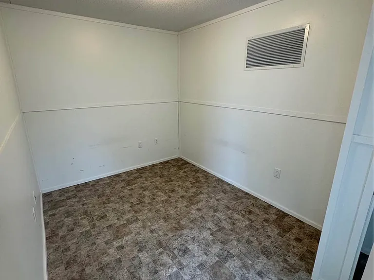 146 Dolphin Hbr N — Photo 17