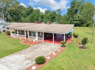 7121 Ridge Rd, Tobaccoville, NC 27050