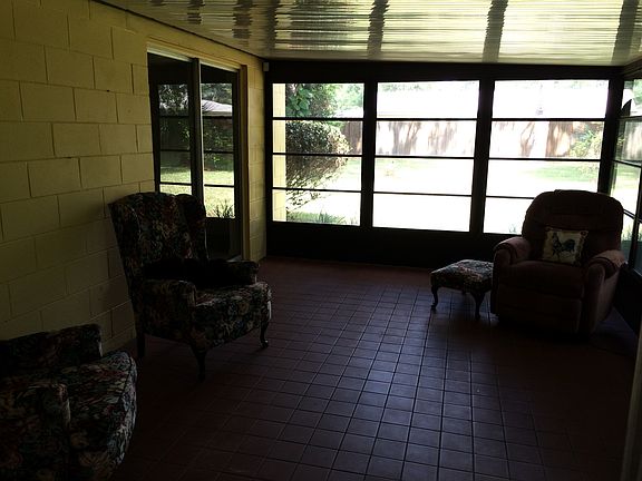 3rd image of 105 Tindale Cir