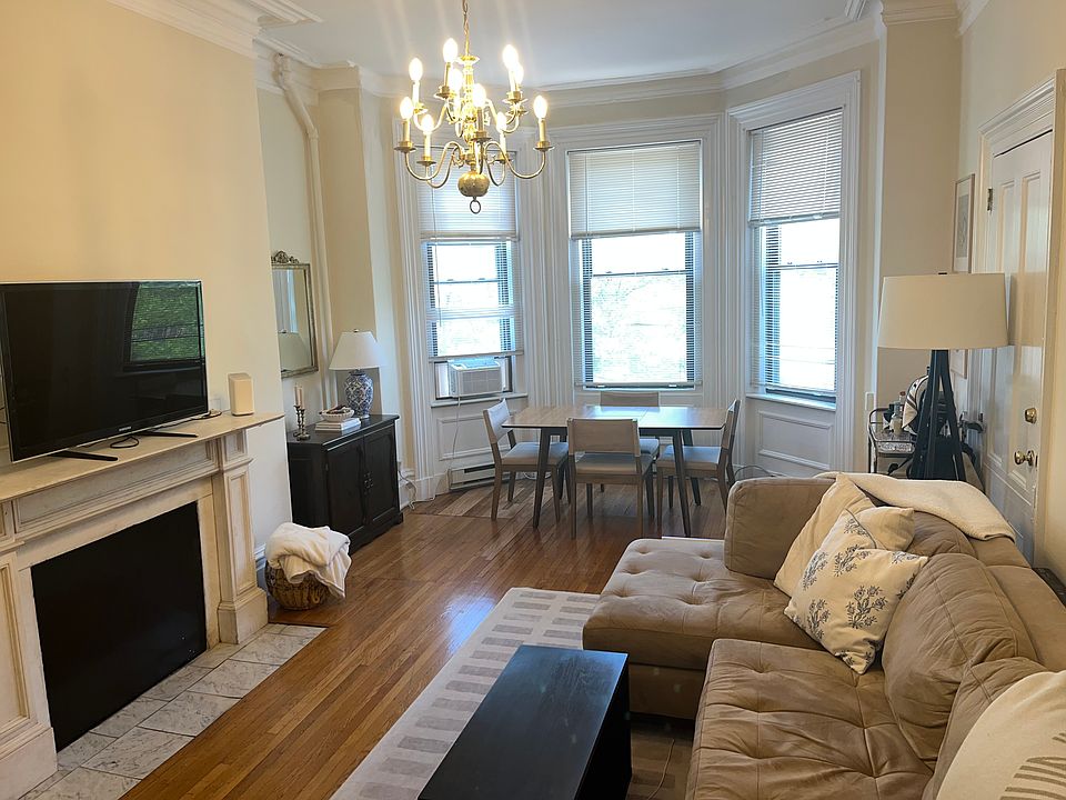 1st image of 130 Newbury St #2