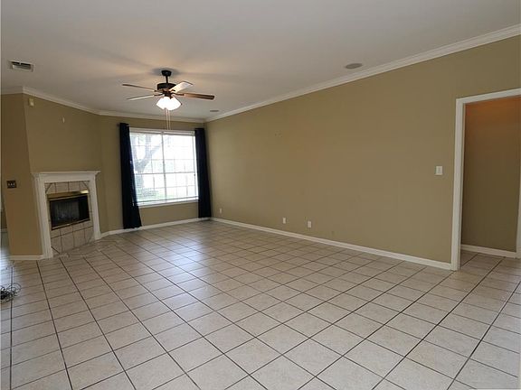3rd image of 406 Charleston Dr