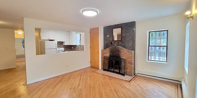 Rented by Senator Realty Estates Inc | media 4