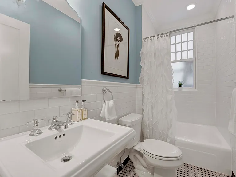 2109 N Clark St — Photo 27