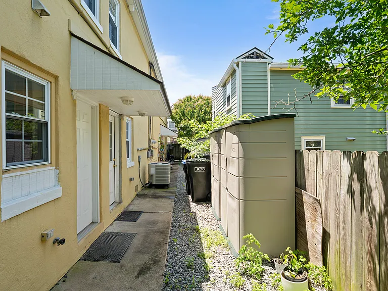 1115 Winchester St #D — Photo 26