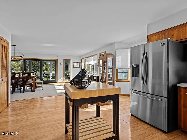 180 Wallace Rd — Photo 15