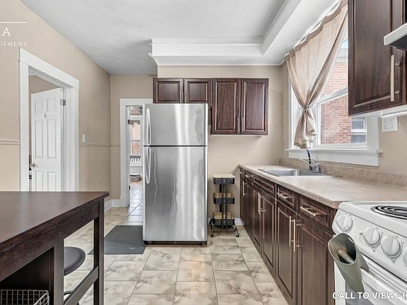 4th image of 14 Jackson Ave #1