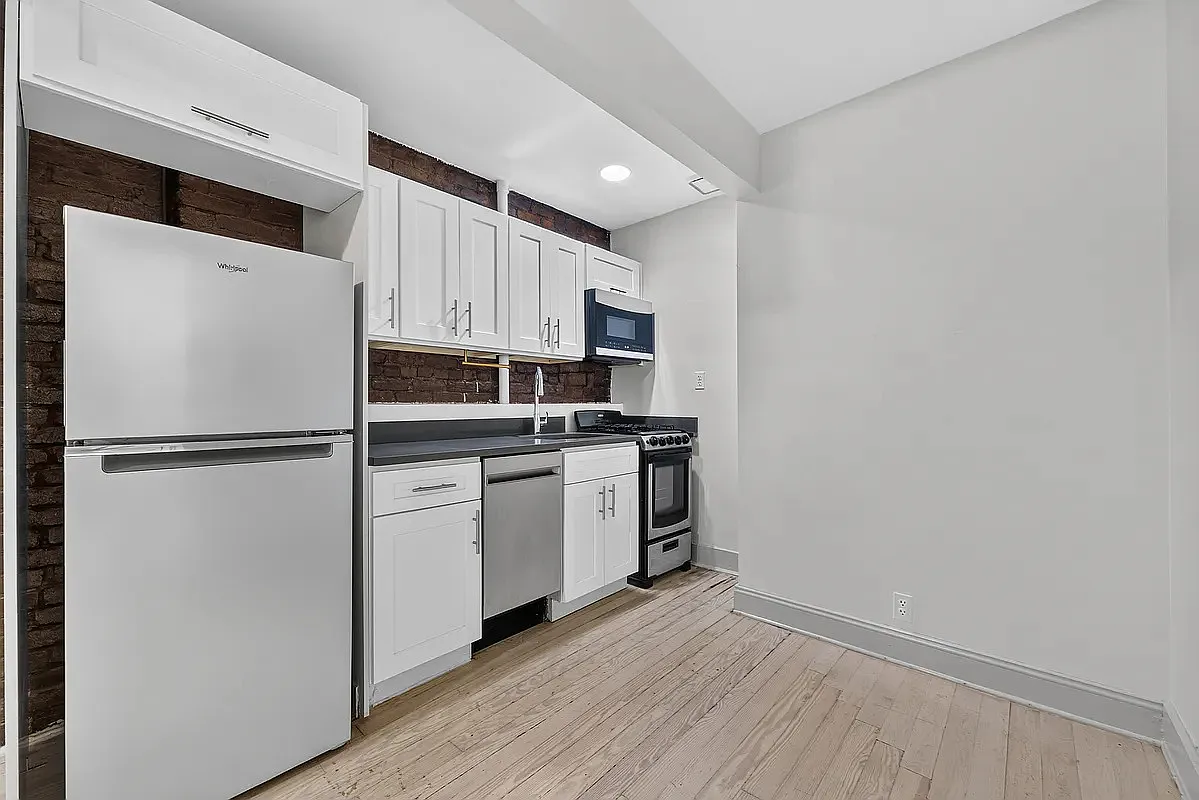 318 West 14th Street — Photo 4